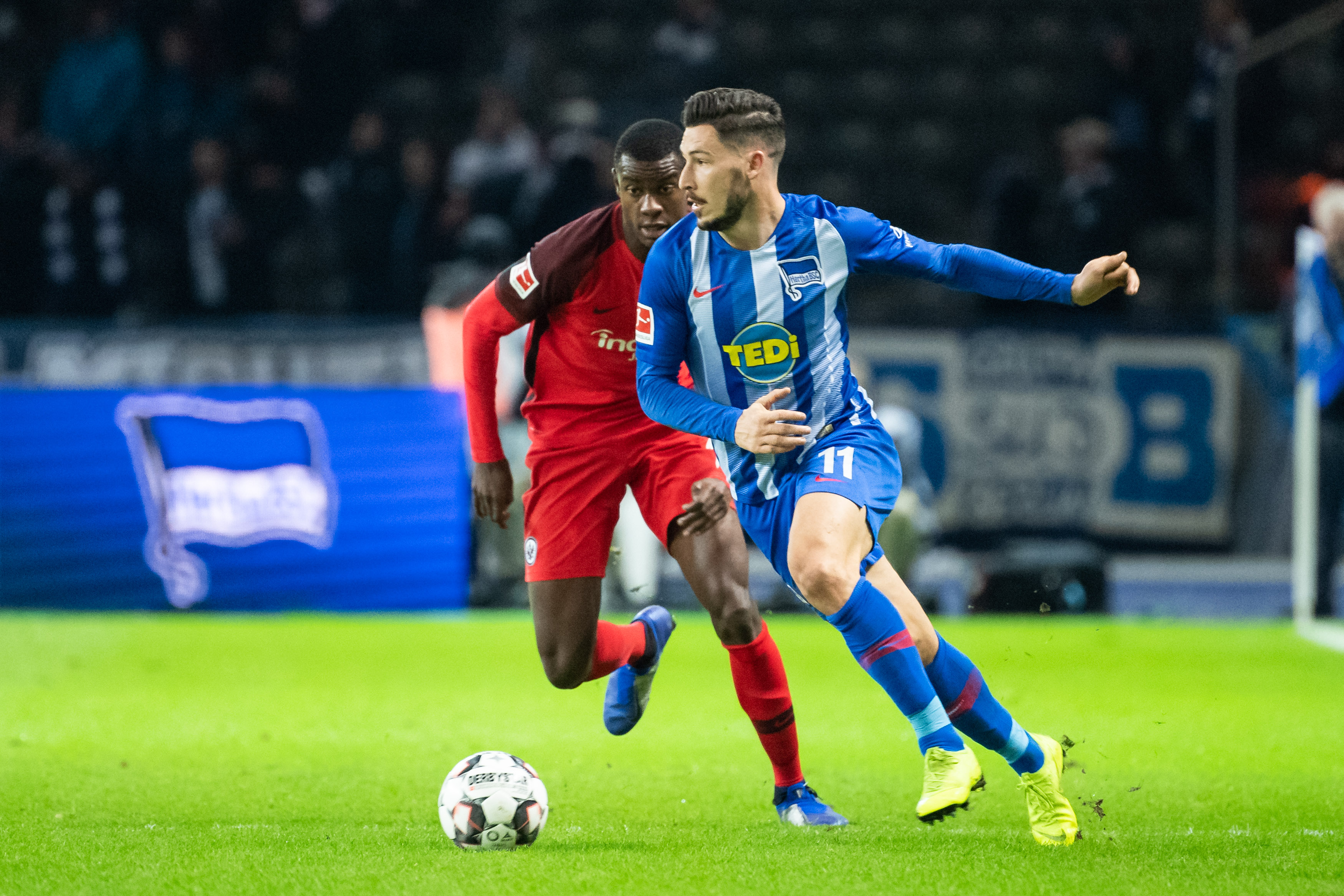 中場球員對 中場球員對