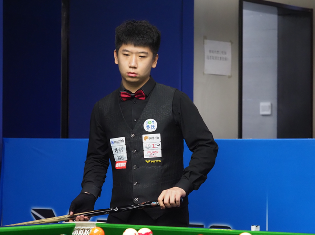 足球如何重 足球如何重