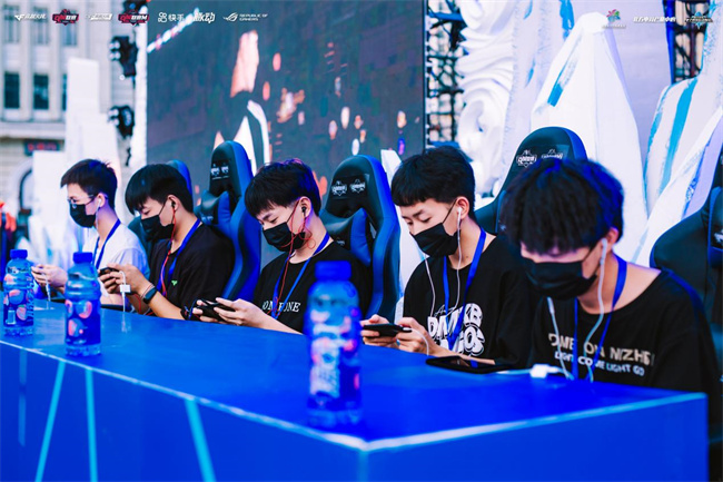 人队在主场 人队在主场